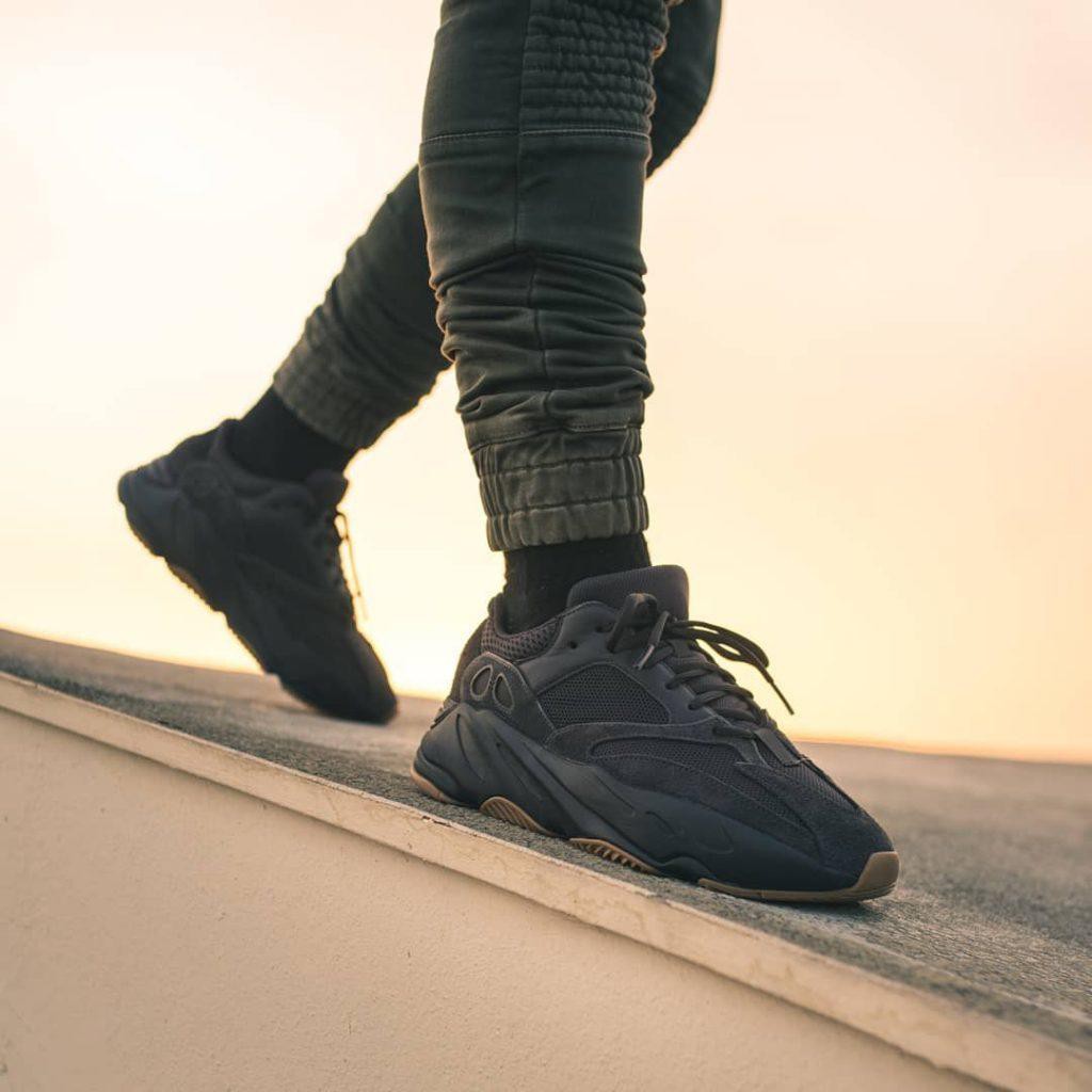 yeezy 700 v1 black