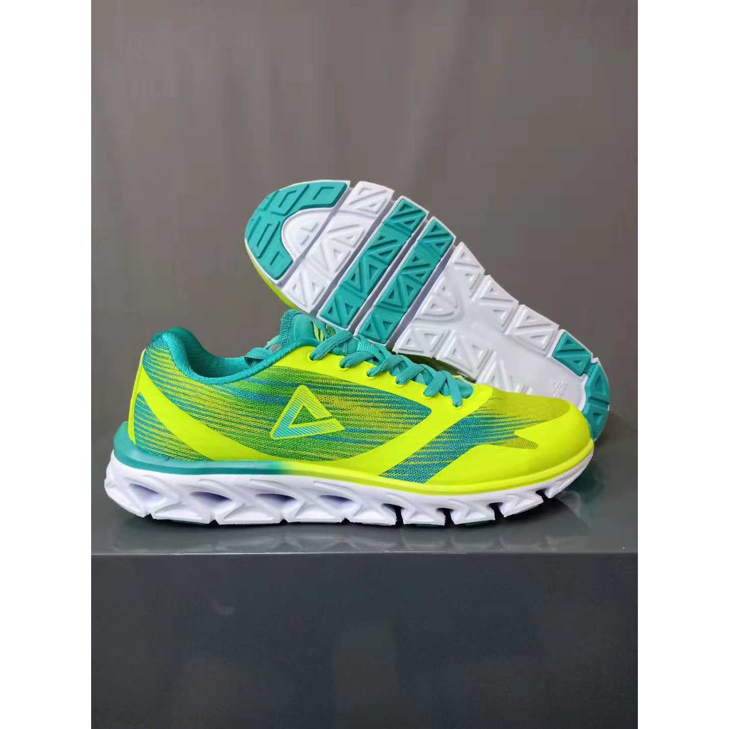 peak running shoes