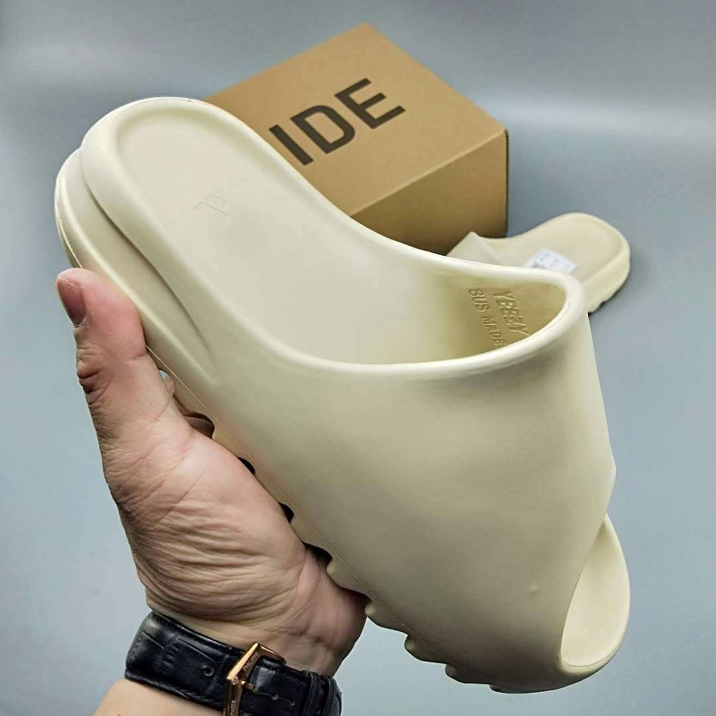 Yeezy Slides. Core. Flight club