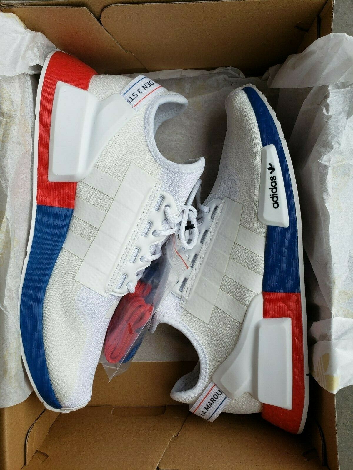 nmd r1 white lush red