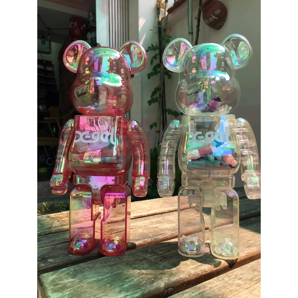 Bearbrick X-girl là một tác phẩm đậm chất nghệ thuật của thương hiệu Bearbrick. Nếu bạn là một fan hâm mộ của những bức ảnh đầy sáng tạo, hãy thử tìm kiếm và trang trí cho điện thoại của mình bằng một bức ảnh Bearbrick X-girl - sự kết hợp độc đáo giữa nghệ thuật và thời trang.