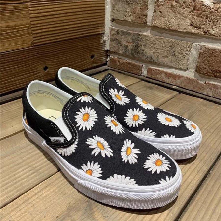 vans with daisies