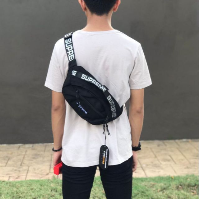 supreme shoulder bag fw18 on person