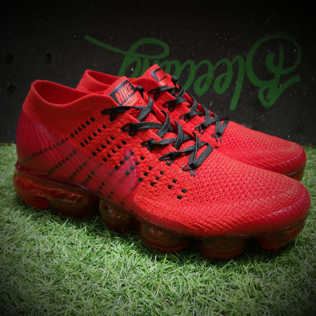 vapormax all red