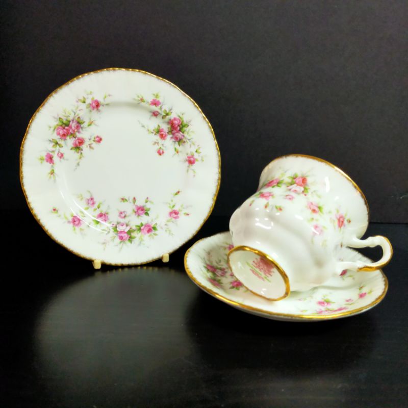 [DISPLAY USE ONLY] Royal Albert Paragon Victoriana Rose Tea Trio Set ...