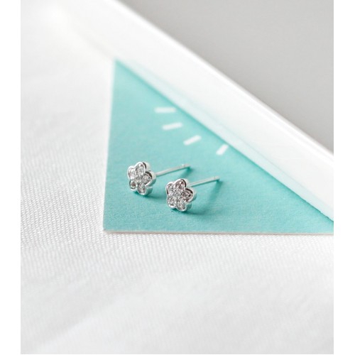 Cute Daisy Stud Earrings in 925 Sterling Silver