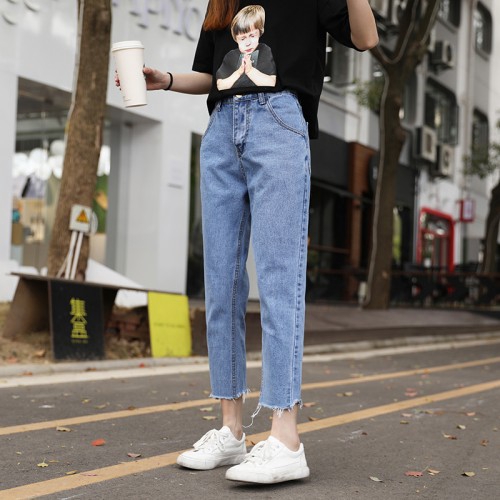 plus size mom jeans outfit