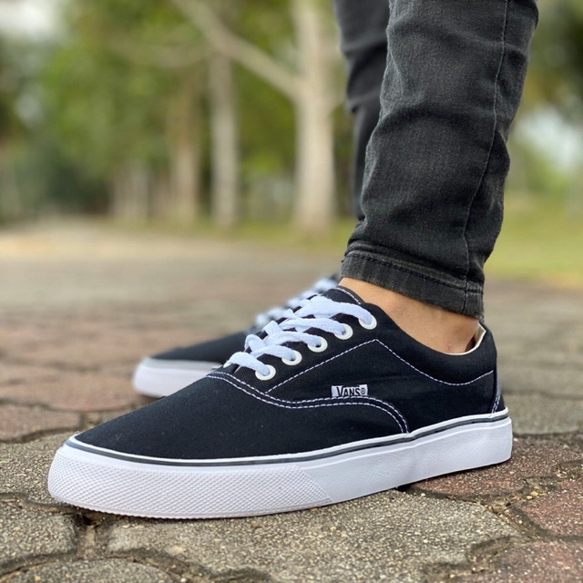 vans era black white