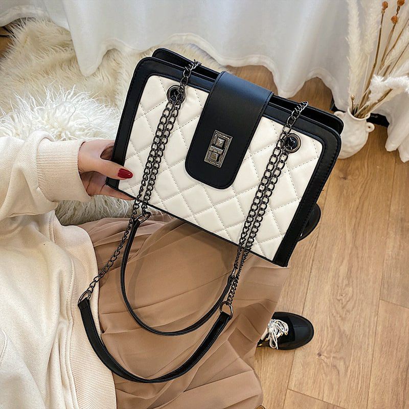 SLING CHAIN BAG. SLING BAG. KOREAN STYLE CHAIN BAG. SIMPLE CHAIN BAG