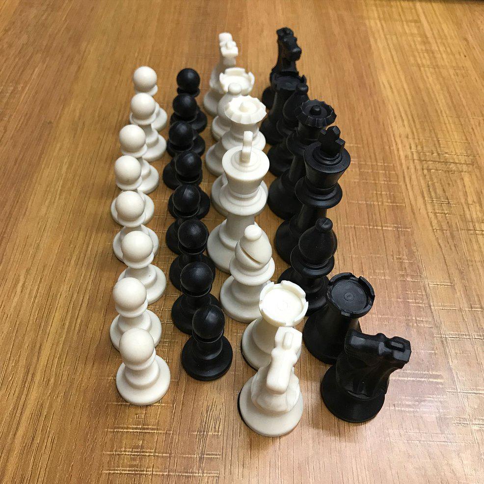 A Full Set of 32 Medieval Chess Pieces Lightweight Plastic Chess Set 65mm/75mm 