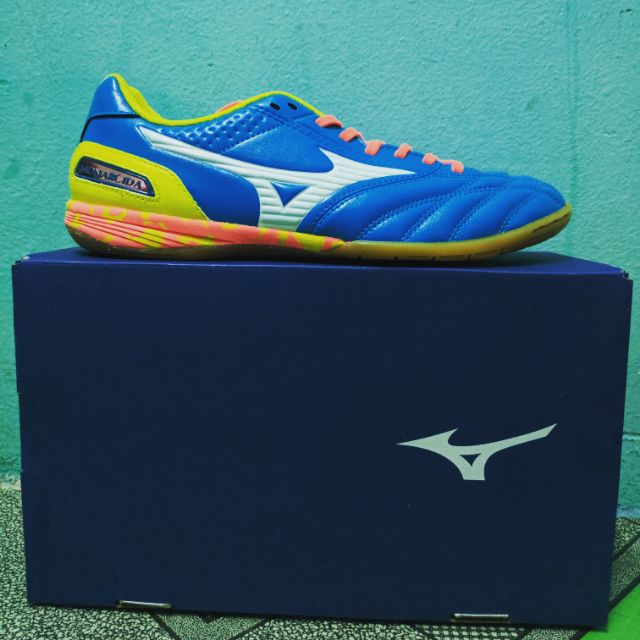 mizuno futsal shoes malaysia