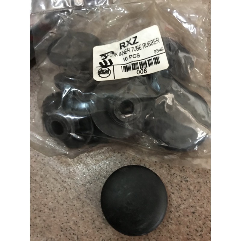 YAMAHA RXZ FORK TUBE CAP RUBBER
