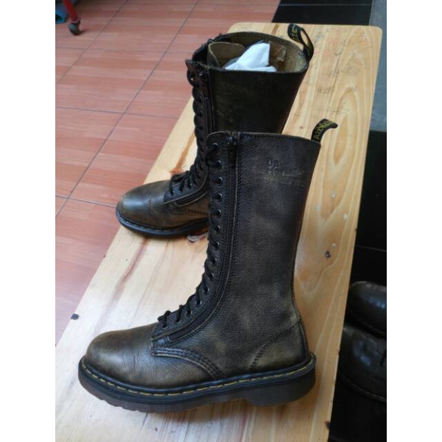 dr martens 9733