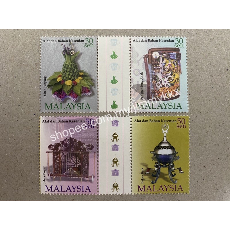 {JK} Malaysia 2001 - Cultural Instrument & Artifact Stamp 4V Gutter (Fold in Middle) MNH