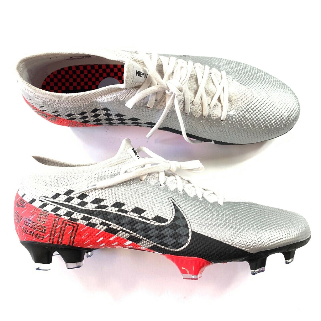 Nike Men 's Vapor 13 Academy IC Soccer. Amazon.com