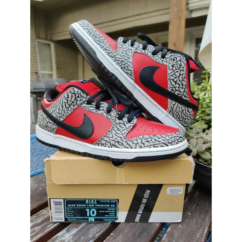 nike dunk sb low supreme red cement
