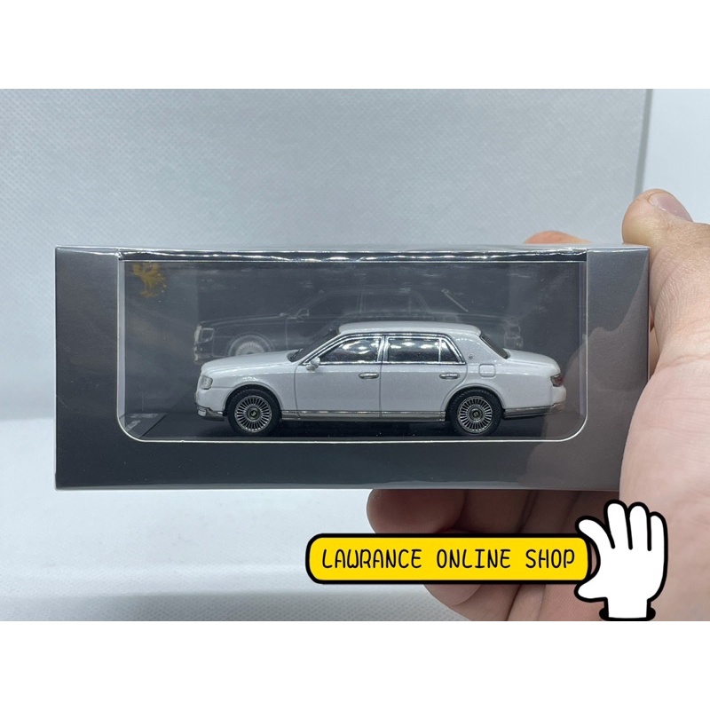 DCM 1:64 Scale Toyota Century Black Diecast Car Model Collection With Case 