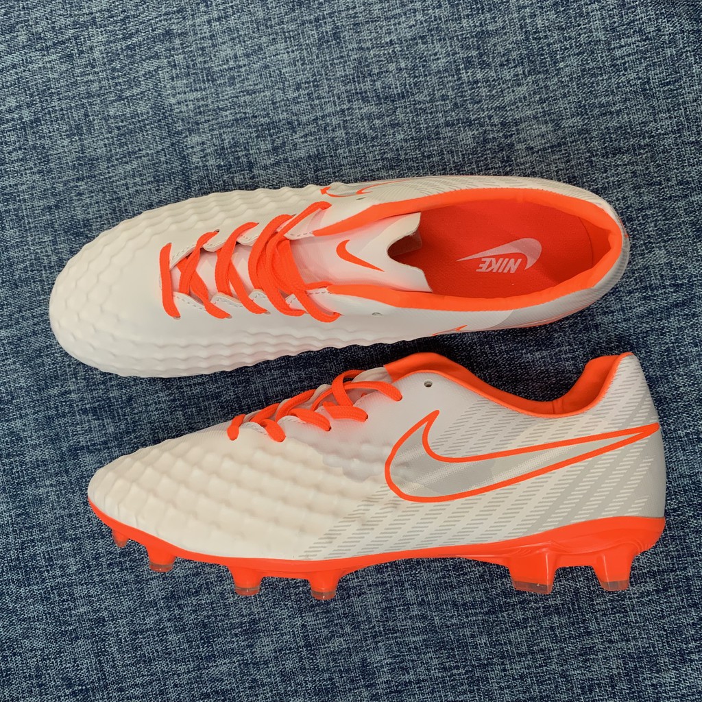 kasut bola nike magista