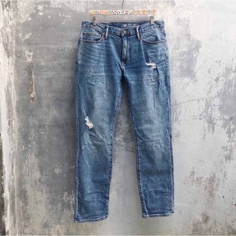 Preloved gap skinny ripped cowo 35