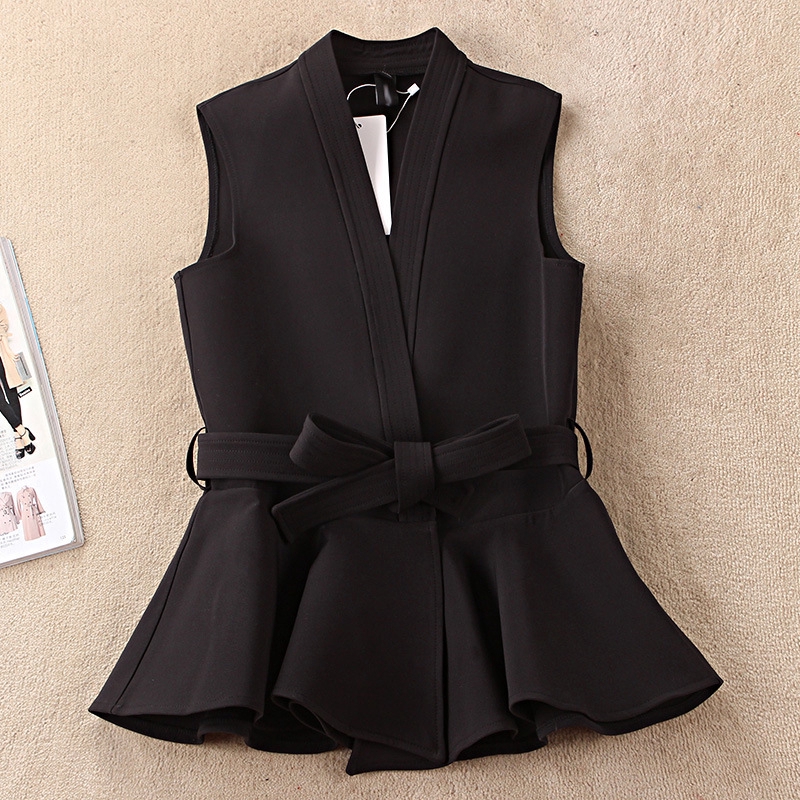 sleeveless coat suit