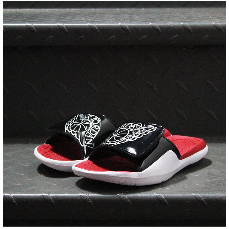 nike maroon slippers