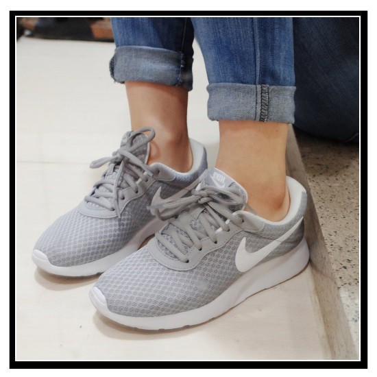 nike tanjun grey white