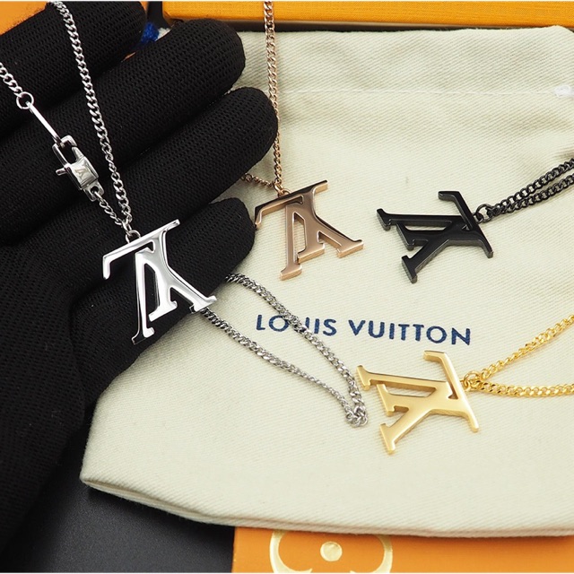 New simple American necklace Louis vuitton inverted LV alphabet necklace, men and women can wear ...