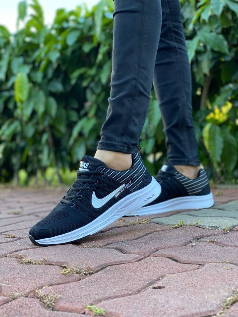 nike zoom max flyknit