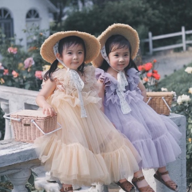 baby girl with big bow