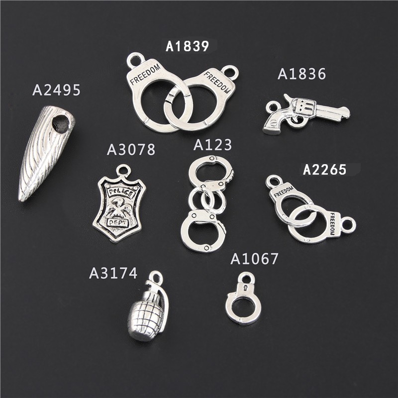 1pc Antique Sliver 3D Shield Handmade Freedom Handcuffs Charms Pendants Jewelry Findings