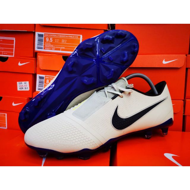 NIKE Phantom Venom Academy Adult HG Football Boots .