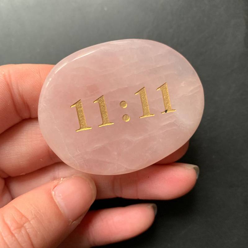 Natural Rose Quartz Palm Stone Double 11 Lucky Numbers Symbol Palmstone Gold Spiritual Crystals Home Decor 1pc