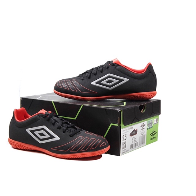 kasut futsal umbro