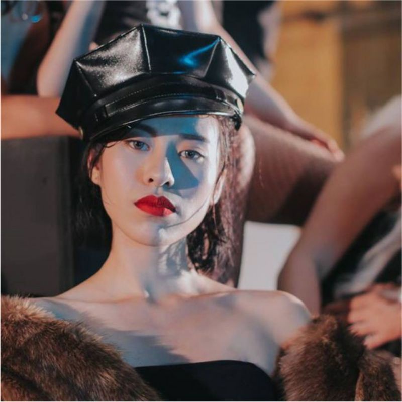 Fashionable baseball cap with unique Pu leather disguise