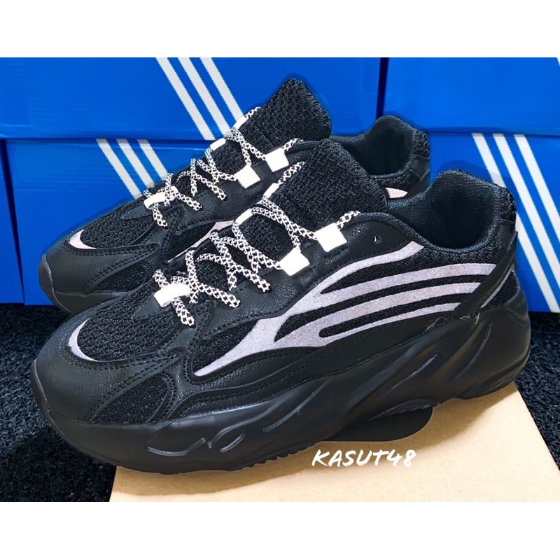 kasut yeezy 700