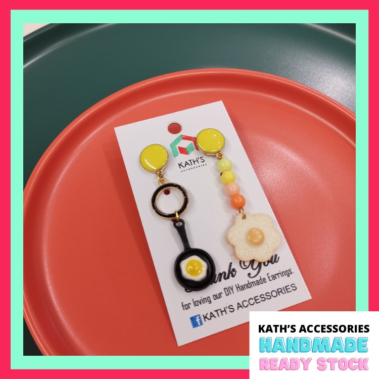 [Kath’s Accessories] HANDMADE Colourful Cute Black Frying Pan Egg Earrings 手工制作的彩色可爱黑色煎锅鸡蛋耳环