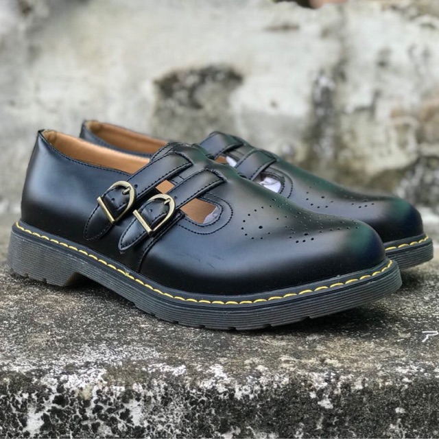 who stocks dr martens