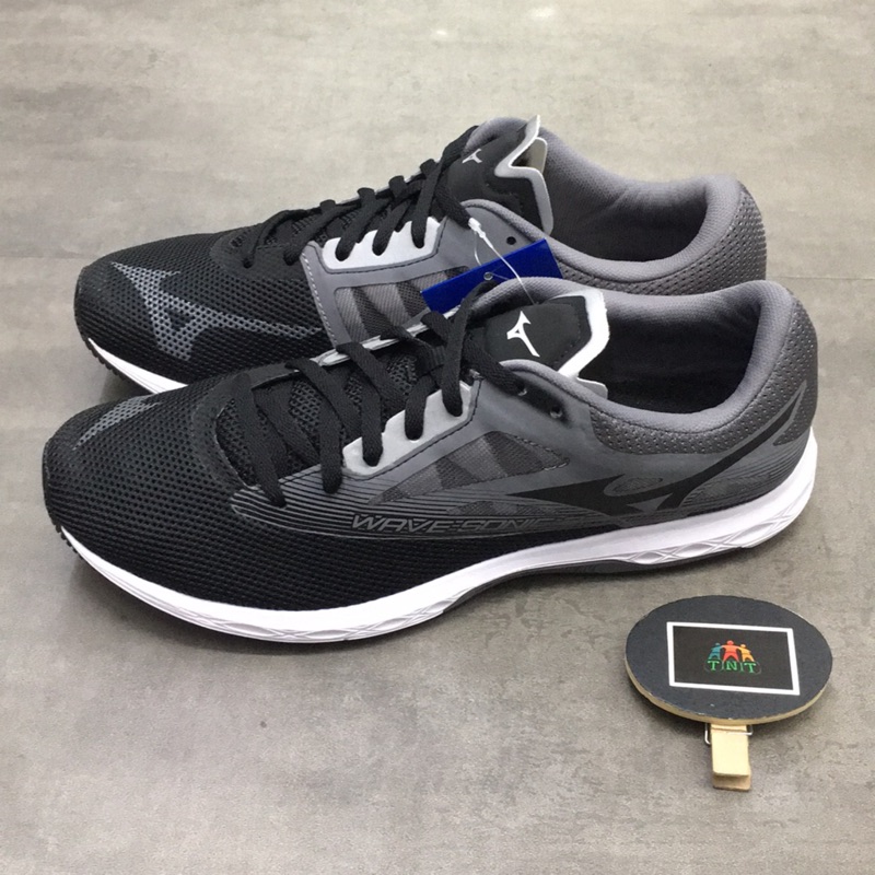 lightweight mizuno running shoes