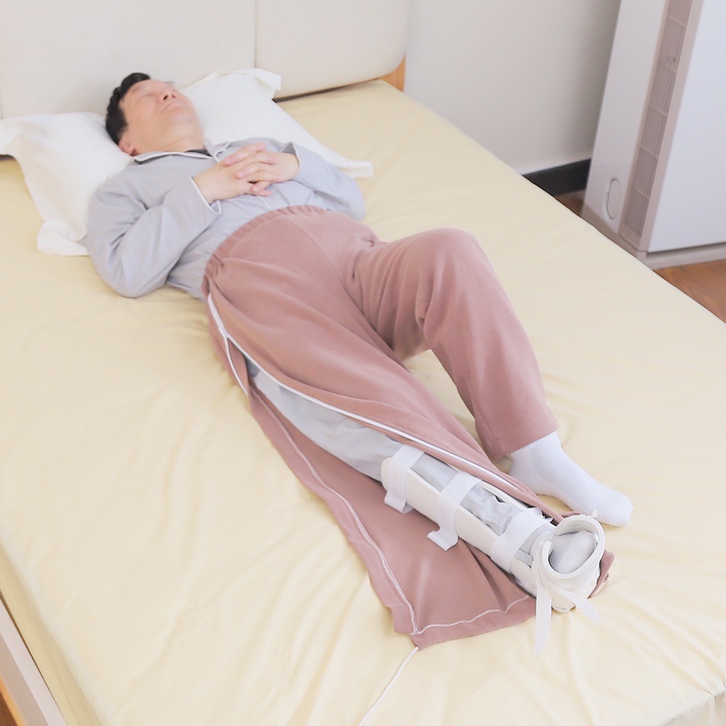 Special clothes for fractures, openedged pants for patients with fractures, clothes for broken