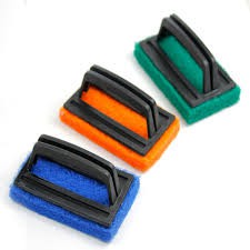 scouring pad with handle