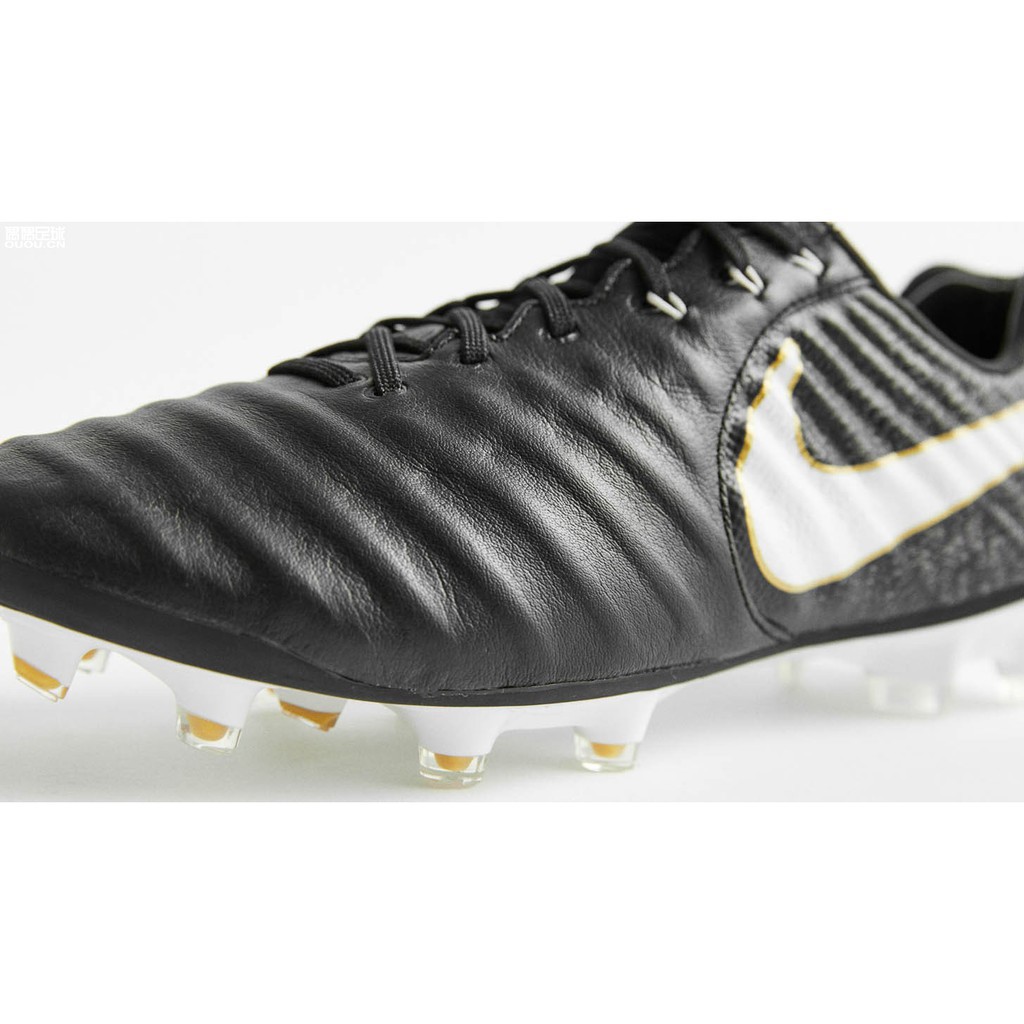 nike leather soccer shoes