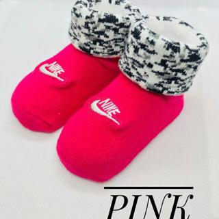 nike baby socks and hat