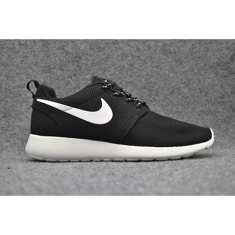roshe 1 black and white