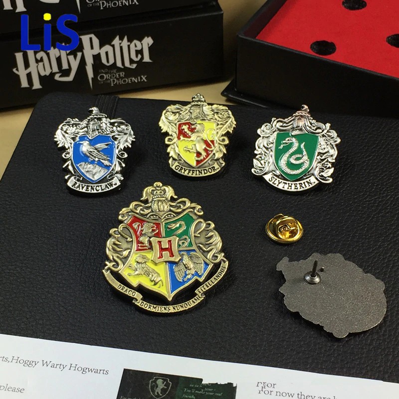 Harri Potter Action Figures Metal Badge Accessory Cool Gryffindor Hufflepuff Ravenclaw Slytherin Keyring Collection Shopee Malaysia - gryffindor badge roblox