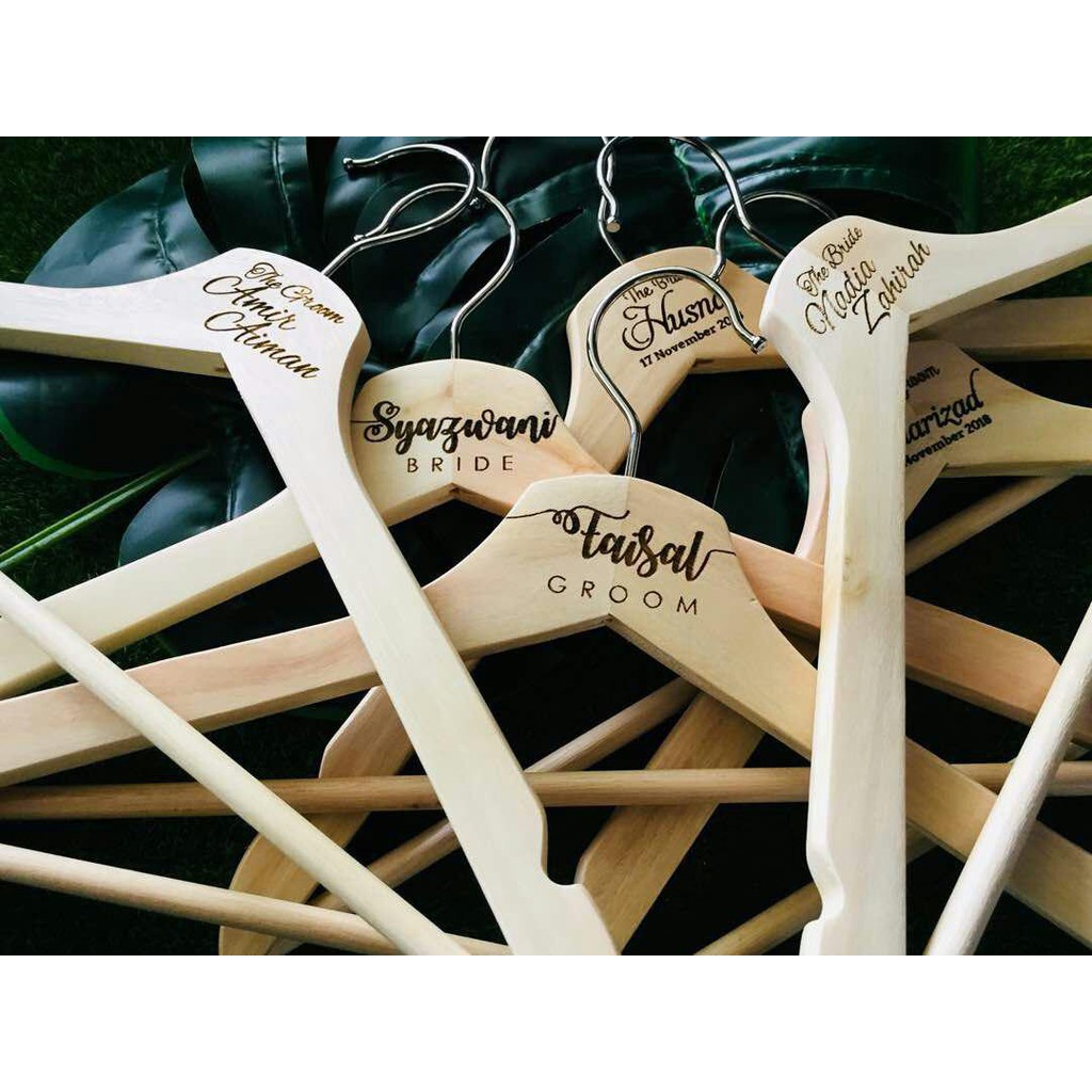 Custom Hanger  Couple Photoshoot Ukiran  engrave Nama  