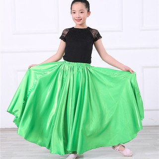 white satin skirt in spanish