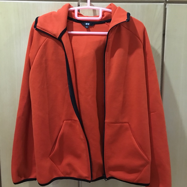 uniqlo orange hoodie