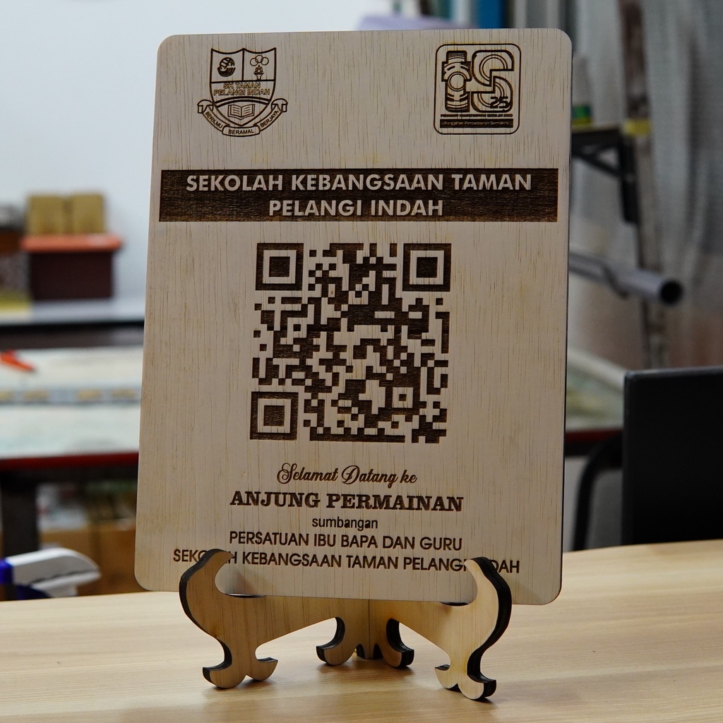 QR CODE MySejahtera WOOD WITH STAND MY SEJAHTERA LASER ENGRAVING SIZE