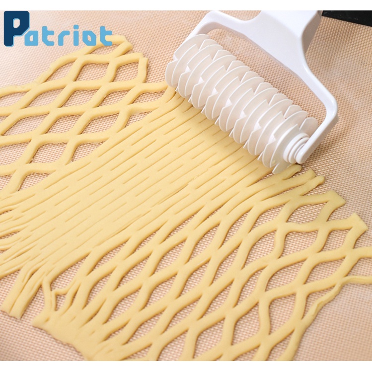 Plastic Wheel Roller Kitchen Baking Tool for Beautiful Pie Crust or Ravioli Pasta Pizza Pastry 2Pcs Pastry Lattice Roller Cutter Gwotfy Pastry Wheel Cutter 