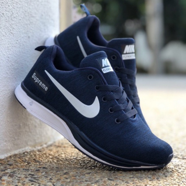 nike flyknit supreme